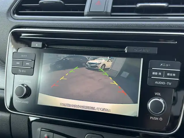 日産 リーフ X 10万台記念車 群馬県 2018(平30)年 5.7万km ブリリアントホワイトパール 純正SDナビ/CD・DVD・BT/USB・フルセグTV/バックカメラ/ビルトインETC/追従クルーズコントロール/前席シートヒーター/ステアリングヒーター/プロパイロット/横滑り防止装置/レーンキープアシスト/衝突軽減ブレーキ/純正アルミホイール/純正フロアマット/スペアキー