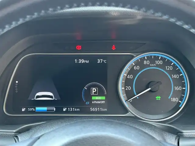 日産 リーフ X 10万台記念車 群馬県 2018(平30)年 5.7万km ブリリアントホワイトパール 純正SDナビ/CD・DVD・BT/USB・フルセグTV/バックカメラ/ビルトインETC/追従クルーズコントロール/前席シートヒーター/ステアリングヒーター/プロパイロット/横滑り防止装置/レーンキープアシスト/衝突軽減ブレーキ/純正アルミホイール/純正フロアマット/スペアキー