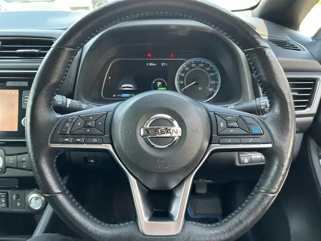 日産 リーフ X 10万台記念車 群馬県 2018(平30)年 5.7万km ブリリアントホワイトパール 純正SDナビ/CD・DVD・BT/USB・フルセグTV/バックカメラ/ビルトインETC/追従クルーズコントロール/前席シートヒーター/ステアリングヒーター/プロパイロット/横滑り防止装置/レーンキープアシスト/衝突軽減ブレーキ/純正アルミホイール/純正フロアマット/スペアキー
