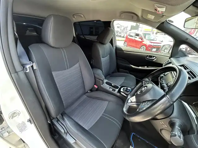 日産 リーフ X 10万台記念車 群馬県 2018(平30)年 5.7万km ブリリアントホワイトパール 純正SDナビ/CD・DVD・BT/USB・フルセグTV/バックカメラ/ビルトインETC/追従クルーズコントロール/前席シートヒーター/ステアリングヒーター/プロパイロット/横滑り防止装置/レーンキープアシスト/衝突軽減ブレーキ/純正アルミホイール/純正フロアマット/スペアキー