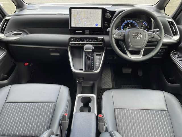 トヨタ ノア ハイブリッド S－Z 道北・旭川 2023(令5)年 0.8万km ホワイトパールクリスタルシャイン /寒冷地仕様//ワンオーナー//純正ディスプレイオーディオナビ/CD/DVD/BT/USB/TV//両側パワースライドドア//ユニバーサルステップ//HUD//クリアランスソナー//セーフティセンス/LDA/BSM/PCS/PDA/LCA/RCTA/PKSB/SEA/RSA/FCTA/レーダークルーズコントロール/オートハイビーム//バックカメラ//禁煙車//4WD//前席シートヒーター//LEDヘッドライト//オートライト//ビルトインETC//ドライブレコーダー//AC100V充電//革巻きステアリング//ステアリングリモコン//ドライブレコーダー//横滑り防止//取扱説明書//保証書//ドアバイザー//社外AW付冬タイヤ積込