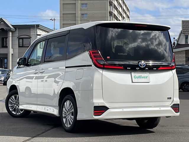 トヨタ ノア ハイブリッド S－Z 道北・旭川 2023(令5)年 0.8万km ホワイトパールクリスタルシャイン /寒冷地仕様//ワンオーナー//純正ディスプレイオーディオナビ/CD/DVD/BT/USB/TV//両側パワースライドドア//ユニバーサルステップ//HUD//クリアランスソナー//セーフティセンス/LDA/BSM/PCS/PDA/LCA/RCTA/PKSB/SEA/RSA/FCTA/レーダークルーズコントロール/オートハイビーム//バックカメラ//禁煙車//4WD//前席シートヒーター//LEDヘッドライト//オートライト//ビルトインETC//ドライブレコーダー//AC100V充電//革巻きステアリング//ステアリングリモコン//ドライブレコーダー//横滑り防止//取扱説明書//保証書//ドアバイザー//社外AW付冬タイヤ積込