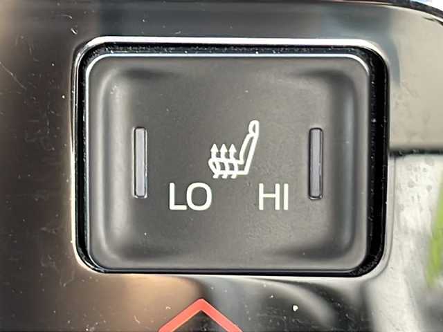 トヨタ ノア ハイブリッド S－Z 道北・旭川 2023(令5)年 0.8万km ホワイトパールクリスタルシャイン /寒冷地仕様//ワンオーナー//純正ディスプレイオーディオナビ/CD/DVD/BT/USB/TV//両側パワースライドドア//ユニバーサルステップ//HUD//クリアランスソナー//セーフティセンス/LDA/BSM/PCS/PDA/LCA/RCTA/PKSB/SEA/RSA/FCTA/レーダークルーズコントロール/オートハイビーム//バックカメラ//禁煙車//4WD//前席シートヒーター//LEDヘッドライト//オートライト//ビルトインETC//ドライブレコーダー//AC100V充電//革巻きステアリング//ステアリングリモコン//ドライブレコーダー//横滑り防止//取扱説明書//保証書//ドアバイザー//社外AW付冬タイヤ積込