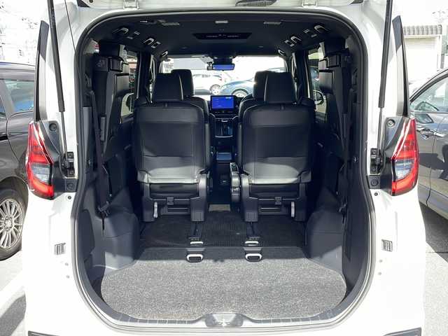 トヨタ ノア ハイブリッド S－Z 道北・旭川 2023(令5)年 0.8万km ホワイトパールクリスタルシャイン /寒冷地仕様//ワンオーナー//純正ディスプレイオーディオナビ/CD/DVD/BT/USB/TV//両側パワースライドドア//ユニバーサルステップ//HUD//クリアランスソナー//セーフティセンス/LDA/BSM/PCS/PDA/LCA/RCTA/PKSB/SEA/RSA/FCTA/レーダークルーズコントロール/オートハイビーム//バックカメラ//禁煙車//4WD//前席シートヒーター//LEDヘッドライト//オートライト//ビルトインETC//ドライブレコーダー//AC100V充電//革巻きステアリング//ステアリングリモコン//ドライブレコーダー//横滑り防止//取扱説明書//保証書//ドアバイザー//社外AW付冬タイヤ積込