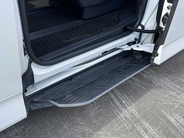 トヨタ ノア ハイブリッド S－Z 道北・旭川 2023(令5)年 0.8万km ホワイトパールクリスタルシャイン /寒冷地仕様//ワンオーナー//純正ディスプレイオーディオナビ/CD/DVD/BT/USB/TV//両側パワースライドドア//ユニバーサルステップ//HUD//クリアランスソナー//セーフティセンス/LDA/BSM/PCS/PDA/LCA/RCTA/PKSB/SEA/RSA/FCTA/レーダークルーズコントロール/オートハイビーム//バックカメラ//禁煙車//4WD//前席シートヒーター//LEDヘッドライト//オートライト//ビルトインETC//ドライブレコーダー//AC100V充電//革巻きステアリング//ステアリングリモコン//ドライブレコーダー//横滑り防止//取扱説明書//保証書//ドアバイザー//社外AW付冬タイヤ積込