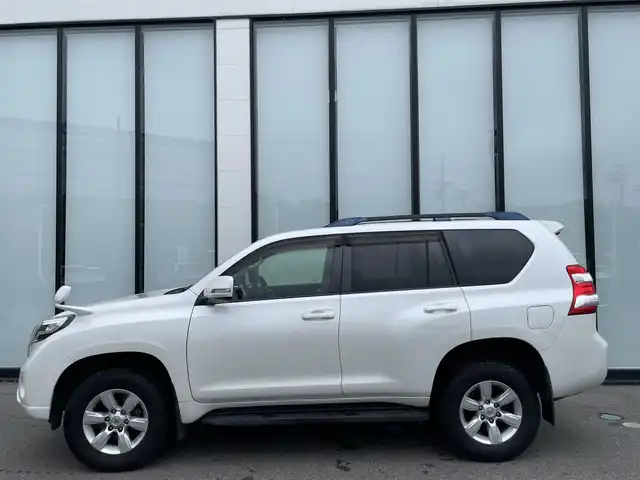 トヨタ ランドクルーザー プラド TX Lパッケージ 大阪府 2014(平26)年 6.9万km ホワイトパールクリスタルシャイン 社外ナビ　/   フルセグＴＶ/CD/DVD/Bluetooth　/バックモニター　/サンルーフ　/前席シートヒーター　/クルーズコントロール　/前席パワーシート/センターデフロック　/前方ドライブレコーダー/純正17インチアルミホイール　/ルーフレール　/プッシュスタート　/スマートキー　/ビルトインＥＴＣ