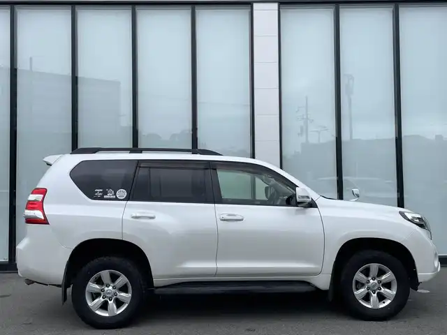 トヨタ ランドクルーザー プラド TX Lパッケージ 大阪府 2014(平26)年 6.9万km ホワイトパールクリスタルシャイン 社外ナビ　/   フルセグＴＶ/CD/DVD/Bluetooth　/バックモニター　/サンルーフ　/前席シートヒーター　/クルーズコントロール　/前席パワーシート/センターデフロック　/前方ドライブレコーダー/純正17インチアルミホイール　/ルーフレール　/プッシュスタート　/スマートキー　/ビルトインＥＴＣ