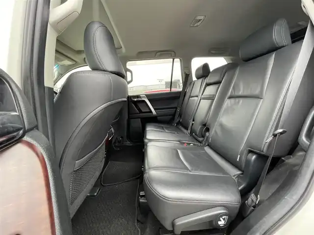 トヨタ ランドクルーザー プラド TX Lパッケージ 大阪府 2014(平26)年 6.9万km ホワイトパールクリスタルシャイン 社外ナビ　/   フルセグＴＶ/CD/DVD/Bluetooth　/バックモニター　/サンルーフ　/前席シートヒーター　/クルーズコントロール　/前席パワーシート/センターデフロック　/前方ドライブレコーダー/純正17インチアルミホイール　/ルーフレール　/プッシュスタート　/スマートキー　/ビルトインＥＴＣ