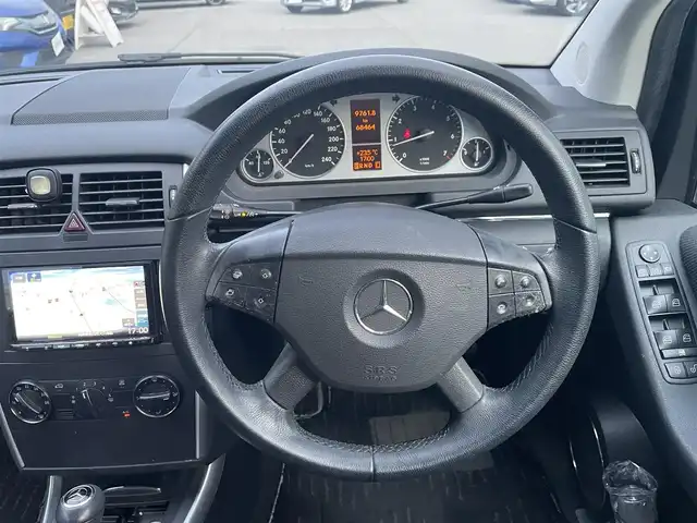 メルセデス・ベンツ Ｂ１８０ 兵庫県 2010(平22)年 6.9万km パール 社外メモリーナビ/Bluetooth/フルセグ/DVD再生可能/ドライブレコーダー/ETC/リモコンキー/純正フロアマット/スペアタイヤ/オートライト/ハロゲンライト/電動格納ミラー/