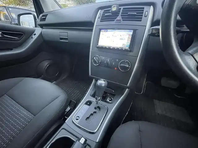 メルセデス・ベンツ Ｂ１８０ 兵庫県 2010(平22)年 6.9万km パール 社外メモリーナビ/Bluetooth/フルセグ/DVD再生可能/ドライブレコーダー/ETC/リモコンキー/純正フロアマット/スペアタイヤ/オートライト/ハロゲンライト/電動格納ミラー/