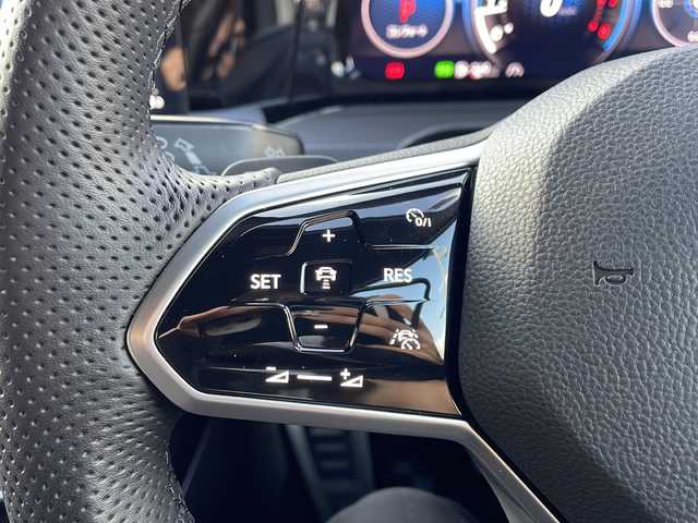 フォルクスワーゲン ＶＷ ゴルフ ＧＴＩ 新潟県 2022(令4)年 1万km パール 純正メモリナビ/(AppConnect/フルセグTV)/デジタルコックピット/レーダークルーズコントロール/ヘッドアップディスプレイ/バックカメラ/シートヒーター/ステアリングヒーター/純正19インチAW/純正フロアマット/ドライブレコーダー/ETC