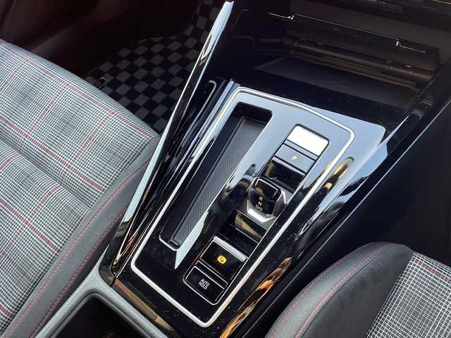 フォルクスワーゲン ＶＷ ゴルフ ＧＴＩ 新潟県 2022(令4)年 1万km パール 純正メモリナビ/(AppConnect/フルセグTV)/デジタルコックピット/レーダークルーズコントロール/ヘッドアップディスプレイ/バックカメラ/シートヒーター/ステアリングヒーター/純正19インチAW/純正フロアマット/ドライブレコーダー/ETC