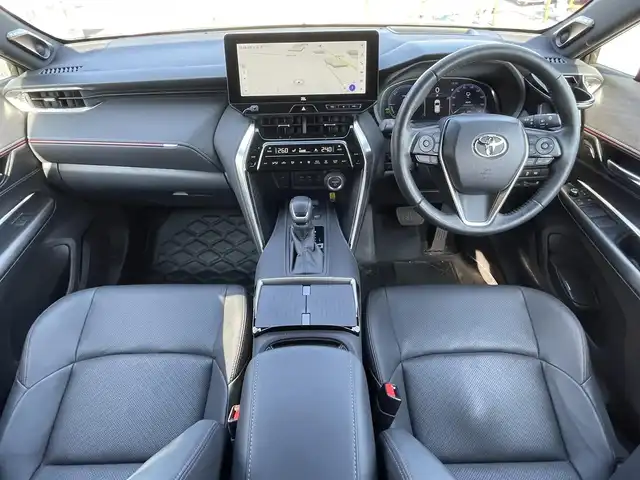 トヨタ ハリアー ＰＨＥＶ Z 青森県 2023(令5)年 2.8万km プラチナホワイトパールマイカ ワンオーナー/4WD/トヨタセーフティセンス/・プリクラッシュセーフティ/・レーントレーシングアシスト/・レーダークルーズコントロール/・アダプティブハイビームシステム/・ロードサインアシスト/・ドライバー異常対応システム/・プロアクティブドライビングアシスト/・発進遅れ告知機能/・ブラインドスポットモニター/・パーキングサポートブレーキ/純正ナビ/【AM/FM/BT/Miracast/USB】/フルセグTV/JBLサウンド/パノラミックビューモニター/調光パノラマルーフ/ステアリングヒーター/シートヒーター/エアーシート/パワーシート/寒冷地仕様/ETC2.0/純正19インチAW/取扱説明書/保証書