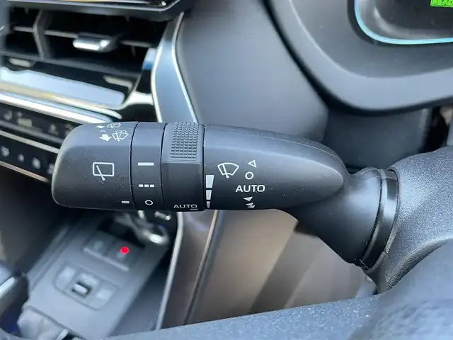 トヨタ ハリアー ＰＨＥＶ Z 青森県 2023(令5)年 2.8万km プラチナホワイトパールマイカ ワンオーナー/4WD/トヨタセーフティセンス/・プリクラッシュセーフティ/・レーントレーシングアシスト/・レーダークルーズコントロール/・アダプティブハイビームシステム/・ロードサインアシスト/・ドライバー異常対応システム/・プロアクティブドライビングアシスト/・発進遅れ告知機能/・ブラインドスポットモニター/・パーキングサポートブレーキ/純正ナビ/【AM/FM/BT/Miracast/USB】/フルセグTV/JBLサウンド/パノラミックビューモニター/調光パノラマルーフ/ステアリングヒーター/シートヒーター/エアーシート/パワーシート/寒冷地仕様/ETC2.0/純正19インチAW/取扱説明書/保証書