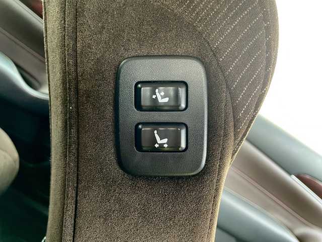 トヨタ クラウン ロイヤル ロイヤルサルーン 三重県 2014(平26)年 12.3万km ブラック (株)IDOMが運営する【じしゃロン四日市店】の自社ローン専用車両になります。こちらは現金またはオートローンご利用時の価格です。自社ローンご希望の方は別途その旨お申付け下さい/純正HDDナビ（CD/DVD/Bluetooth/AM/FM）/フルセグTV/純正16インチAW/クルーズコントロール/バックカメラ/全席パワーシート/スペアキー/ETC/オートライト/スマートキー