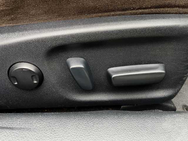 トヨタ クラウン ロイヤル ロイヤルサルーン 三重県 2014(平26)年 12.3万km ブラック (株)IDOMが運営する【じしゃロン四日市店】の自社ローン専用車両になります。こちらは現金またはオートローンご利用時の価格です。自社ローンご希望の方は別途その旨お申付け下さい/純正HDDナビ（CD/DVD/Bluetooth/AM/FM）/フルセグTV/純正16インチAW/クルーズコントロール/バックカメラ/全席パワーシート/スペアキー/ETC/オートライト/スマートキー