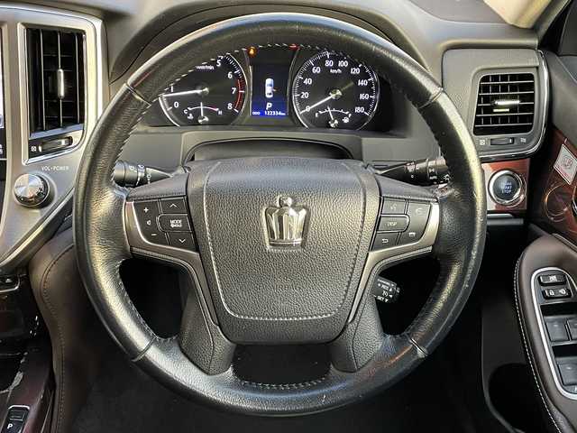 トヨタ クラウン ロイヤル ロイヤルサルーン 三重県 2014(平26)年 12.3万km ブラック (株)IDOMが運営する【じしゃロン四日市店】の自社ローン専用車両になります。こちらは現金またはオートローンご利用時の価格です。自社ローンご希望の方は別途その旨お申付け下さい/純正HDDナビ（CD/DVD/Bluetooth/AM/FM）/フルセグTV/純正16インチAW/クルーズコントロール/バックカメラ/全席パワーシート/スペアキー/ETC/オートライト/スマートキー