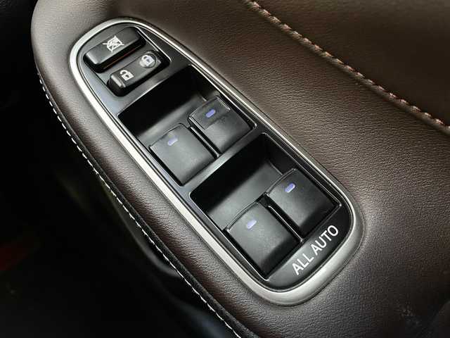 トヨタ クラウン ロイヤル ロイヤルサルーン 三重県 2014(平26)年 12.3万km ブラック (株)IDOMが運営する【じしゃロン四日市店】の自社ローン専用車両になります。こちらは現金またはオートローンご利用時の価格です。自社ローンご希望の方は別途その旨お申付け下さい/純正HDDナビ（CD/DVD/Bluetooth/AM/FM）/フルセグTV/純正16インチAW/クルーズコントロール/バックカメラ/全席パワーシート/スペアキー/ETC/オートライト/スマートキー