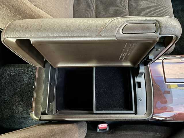 トヨタ クラウン ロイヤル ロイヤルサルーン 三重県 2014(平26)年 12.3万km ブラック (株)IDOMが運営する【じしゃロン四日市店】の自社ローン専用車両になります。こちらは現金またはオートローンご利用時の価格です。自社ローンご希望の方は別途その旨お申付け下さい/純正HDDナビ（CD/DVD/Bluetooth/AM/FM）/フルセグTV/純正16インチAW/クルーズコントロール/バックカメラ/全席パワーシート/スペアキー/ETC/オートライト/スマートキー