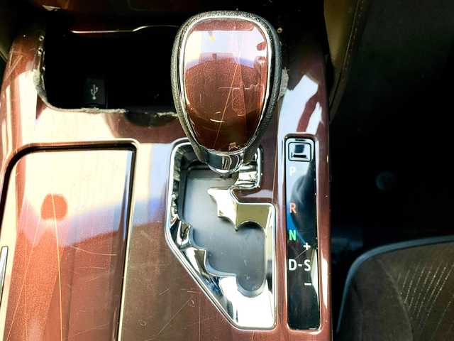 トヨタ クラウン ロイヤル ロイヤルサルーン 三重県 2014(平26)年 12.3万km ブラック (株)IDOMが運営する【じしゃロン四日市店】の自社ローン専用車両になります。こちらは現金またはオートローンご利用時の価格です。自社ローンご希望の方は別途その旨お申付け下さい/純正HDDナビ（CD/DVD/Bluetooth/AM/FM）/フルセグTV/純正16インチAW/クルーズコントロール/バックカメラ/全席パワーシート/スペアキー/ETC/オートライト/スマートキー