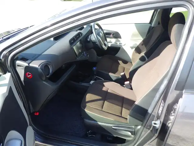 トヨタ アクア G 千葉県 2012(平24)年 6.1万km グレーメタリック 純正HDDナビ/地デジTV/【DVD/CD再生機能　Bluetooth接続】/バックカメラ/ETC/革巻きステアリング/LEDヘッドライト/フォグライト/ウインカーミラー/スマートキー