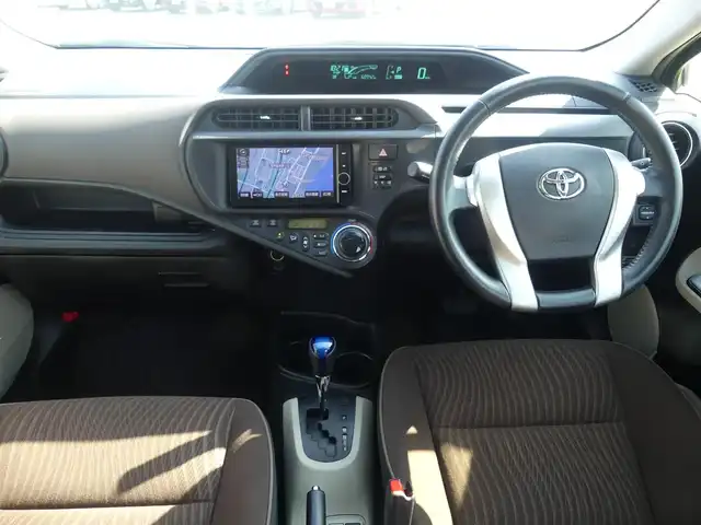 トヨタ アクア G 千葉県 2012(平24)年 6.1万km グレーメタリック 純正HDDナビ/地デジTV/【DVD/CD再生機能　Bluetooth接続】/バックカメラ/ETC/革巻きステアリング/LEDヘッドライト/フォグライト/ウインカーミラー/スマートキー