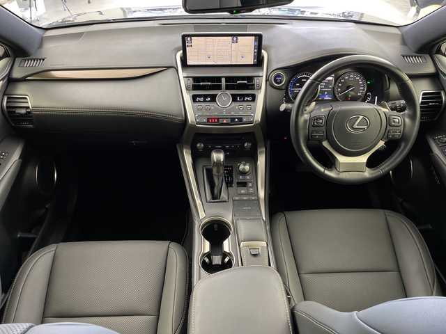 レクサス ＮＸ 300h スパイス&シック 岐阜県 2021(令3)年 4万km グラファイトブラックガラスフレーク メーカーナビ　/ＴＶキャンセラー　/ドアバイザー　/パワーバックドア　/パドルシフト　/ブラインドスポットモニター　/追従型クルーズコントロール　/レーンキープアシスト　/電子パーキング　/メモリーシート　/ＥＴＣ/オートライト/オートマチックハイビーム/LEDヘッドライト/LED三眼ライト/ハンドルヒーター/シートヒーター/エアシート/パワーシート/メモリーシート/電子パーキング