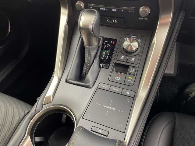 レクサス ＮＸ 300h スパイス&シック 岐阜県 2021(令3)年 4万km グラファイトブラックガラスフレーク メーカーナビ　/ＴＶキャンセラー　/ドアバイザー　/パワーバックドア　/パドルシフト　/ブラインドスポットモニター　/追従型クルーズコントロール　/レーンキープアシスト　/電子パーキング　/メモリーシート　/ＥＴＣ/オートライト/オートマチックハイビーム/LEDヘッドライト/LED三眼ライト/ハンドルヒーター/シートヒーター/エアシート/パワーシート/メモリーシート/電子パーキング