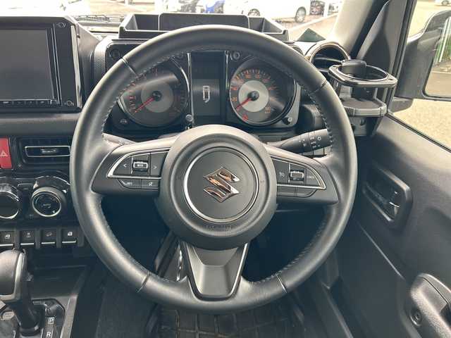 スズキ ジムニー シエラ JC 鹿児島県 2021(令3)年 5.7万km シルキーシルバーメタリック 4WD/デュアルセンサーブレーキサポートII/純正ナビ/　　CD/DVD/BT/フルセグ/バックカメラ/クルーズコントロール/LEDオートライト/シートヒーター/純正15インチアルミホイール/ルーフレール/ステアリングスイッチ/スマートキー/ETC