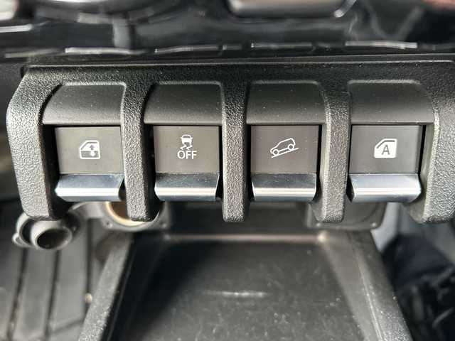 スズキ ジムニー シエラ JC 鹿児島県 2021(令3)年 5.7万km シルキーシルバーメタリック 4WD/デュアルセンサーブレーキサポートII/純正ナビ/　　CD/DVD/BT/フルセグ/バックカメラ/クルーズコントロール/LEDオートライト/シートヒーター/純正15インチアルミホイール/ルーフレール/ステアリングスイッチ/スマートキー/ETC