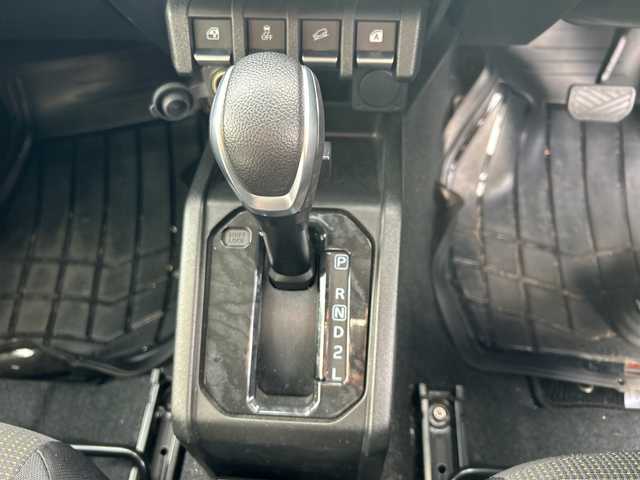 スズキ ジムニー シエラ JC 鹿児島県 2021(令3)年 5.7万km シルキーシルバーメタリック 4WD/デュアルセンサーブレーキサポートII/純正ナビ/　　CD/DVD/BT/フルセグ/バックカメラ/クルーズコントロール/LEDオートライト/シートヒーター/純正15インチアルミホイール/ルーフレール/ステアリングスイッチ/スマートキー/ETC