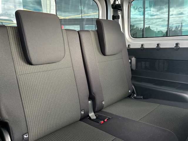 スズキ ジムニー シエラ JC 鹿児島県 2021(令3)年 5.7万km シルキーシルバーメタリック 4WD/デュアルセンサーブレーキサポートII/純正ナビ/　　CD/DVD/BT/フルセグ/バックカメラ/クルーズコントロール/LEDオートライト/シートヒーター/純正15インチアルミホイール/ルーフレール/ステアリングスイッチ/スマートキー/ETC