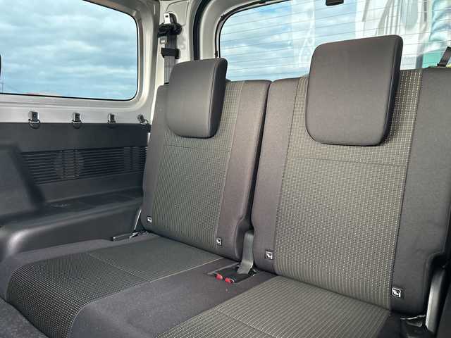 スズキ ジムニー シエラ JC 鹿児島県 2021(令3)年 5.7万km シルキーシルバーメタリック 4WD/デュアルセンサーブレーキサポートII/純正ナビ/　　CD/DVD/BT/フルセグ/バックカメラ/クルーズコントロール/LEDオートライト/シートヒーター/純正15インチアルミホイール/ルーフレール/ステアリングスイッチ/スマートキー/ETC