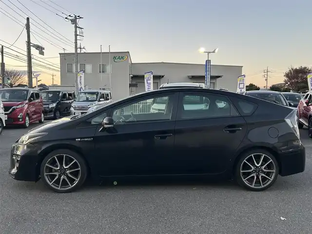 トヨタ プリウス S ツーリングセレ G’s 群馬県 2015(平27)年 13.2万km ブラック (株)IDOMが運営する【じしゃロン伊勢崎店】の自社ローン対象車両になります。こちらは現金ご利用時の価格です。/自社ローンご希望の方は別途その旨お申付け下さい。/アルパイン9型ナビ/CD/DVD/BlueTooth/SD/フルセグＴＶ/ＥＴＣ/オートライト/キセノンヘッドライト/Ｇ’ｓ純正18インチアルミ/プッシュスタート