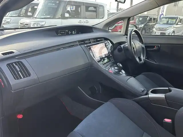 トヨタ プリウス S ツーリングセレ G’s 群馬県 2015(平27)年 13.2万km ブラック (株)IDOMが運営する【じしゃロン伊勢崎店】の自社ローン対象車両になります。こちらは現金ご利用時の価格です。/自社ローンご希望の方は別途その旨お申付け下さい。/アルパイン9型ナビ/CD/DVD/BlueTooth/SD/フルセグＴＶ/ＥＴＣ/オートライト/キセノンヘッドライト/Ｇ’ｓ純正18インチアルミ/プッシュスタート