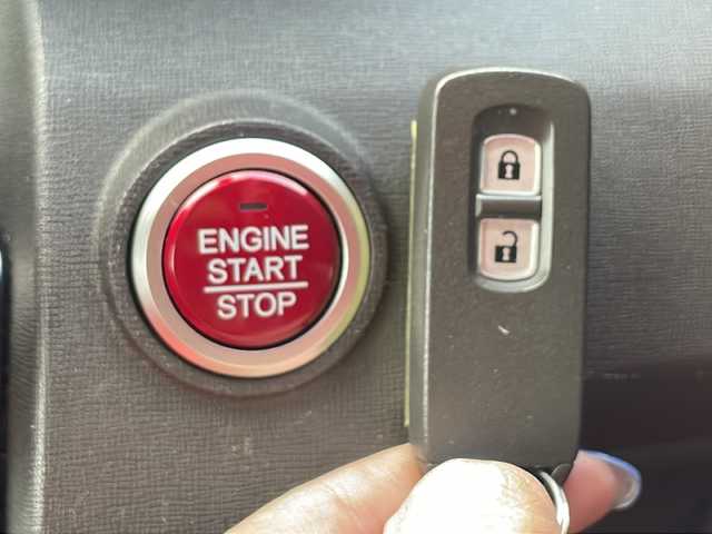 ホンダ Ｎ ＯＮＥ 茨城県 2018(平30)年 3.3万km ミラノレッド 純正ナビ　フルセグ/CD/DVD/BT/ラジオ/ビルトインETC/純正ドラレコ/CTBA/ECON/バックカメラ/MOMOステアリングカバー/シートカバー/社外AW/Pスタート/スマートキー/電格ミラー