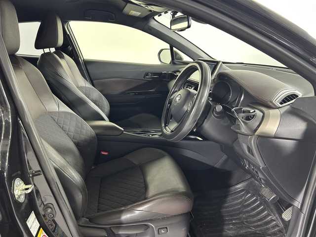 トヨタ Ｃ－ＨＲ G LEDエディション 佐賀県 2018(平30)年 3.6万km ブラックマイカ 純正メモリナビ（MS2T-Y66T）/（フルセグTV/Bluetooth/CD/DVD）/バックカメラ/クルーズコントロール/ブラインドスポットモニター/ビルトインETC/ドライブレコーダー/運転席助手席シートヒーター/電動パーキングブレーキ/オートホールド/コーナーセンサー/純正フロアマット/純正18インチアルミホイール