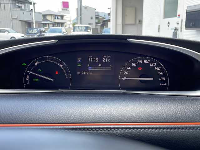 トヨタ シエンタ ハイブリッド G クエロ 岐阜県 2020(令2)年 2.6万km ヴィンテージブラウンパールクリスタルシャイン 純正SDナビ/【フルセグTV/SD/CD/DVD/Bluetooth】/アラウンドビューモニター/バックカメラ/純正12インチフリップダウンモニター(V12T-R68C)/両側パワースライドドア/衝突被害軽減システム/クルーズコントロール/レーンキープアシスト/コーナーセンサー/ハーフレザシート/前席シートヒーター/ハンドルヒーター/オートLEDライト/オートマチックハイビーム/ビルトインETC/横滑り防止装置/盗難防止装置/純正フロアマット/プッシュスタート/スマートキー/スペアキー/三列シート/ベンチシート/取扱説明書