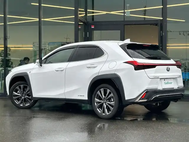 レクサス ＵＸ 250h Fスポーツ 東京都 2020(令2)年 4.3万km ホワイトノーヴァガラスフレーク ムーンルーフ/純正ナビ/バックカメラ/パドルシフト/ドライブレコーダー/ビルトインETC2.0/AC100V/パワーシート/シートヒーター/ステアリングヒーター/レクサスセーフティシステム＋/プリクラッシュセーフティ/・レーンディパーチャーアラート/・レーダークルーズコントロール/・オートマチックハイビーム/・アダプティブハイビームシステム