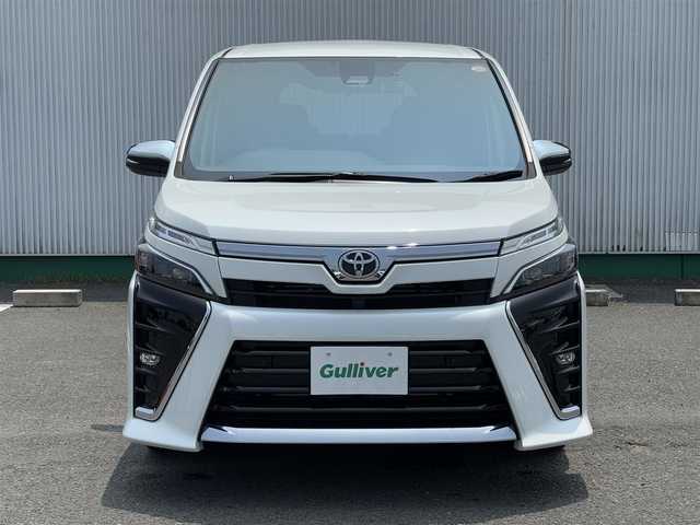 トヨタ ヴォクシー ZS 煌Ⅱ 徳島県 2020(令2)年 2.9万km ホワイトパールクリスタルシャイン 純正10インチSDナビ/（Bluetooth/フルセグ/CD/DVD/SD）/バックカメラ/フリップダウンモニター/衝突軽減ブレーキ/レーンキープアシスト/クルーズコントロール/クリアランスソナー/社外前後ドライブレコーダー/ビルトインETC/ステアリングリモコン/アイドリングストップ