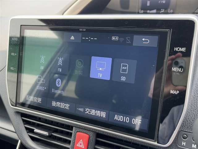 トヨタ ヴォクシー ZS 煌Ⅱ 徳島県 2020(令2)年 2.9万km ホワイトパールクリスタルシャイン 純正10インチSDナビ/（Bluetooth/フルセグ/CD/DVD/SD）/バックカメラ/フリップダウンモニター/衝突軽減ブレーキ/レーンキープアシスト/クルーズコントロール/クリアランスソナー/社外前後ドライブレコーダー/ビルトインETC/ステアリングリモコン/アイドリングストップ