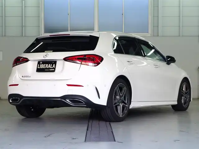 メルセデス・ベンツ Ａ２００ｄ AMGライン 兵庫県 2019(令1)年 4.1万km ポーラホワイト 登録時走行距離40235km/純正ナビ/フルセグTV/（AM.FM.BT)/全方位カメラ/ETC2.0 /前後ドライブレコーダー/衝突軽減ブレーキ/アクティブクルーズコントロール/シートヒーター（D+N席)/パワーシート（D+N席)/アンビエントライト/ドアバイザー/横滑り防止装置/カーテンエアバック/レーンキープアシスト/盗難防止装置/LEDヘッドライト/コーナーセンサー/純正フロアマット/18インチ純正AW/オートマチックハイビーム/USB入力端子/アイドリングストップ/パーキングアシスト