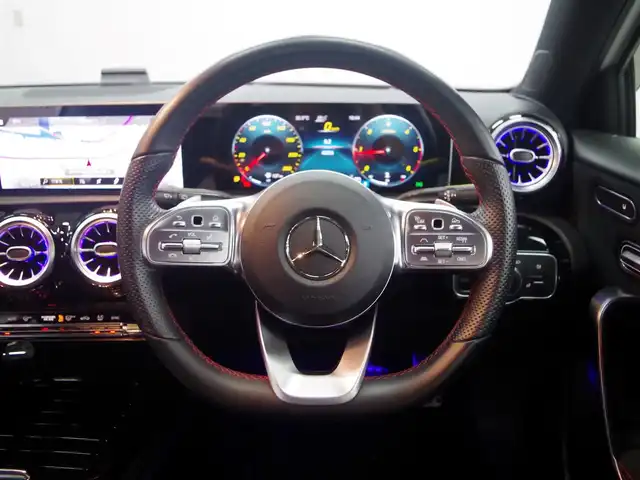 メルセデス・ベンツ Ａ２００ｄ AMGライン 兵庫県 2019(令1)年 4.1万km ポーラホワイト 登録時走行距離40235km/純正ナビ/フルセグTV/（AM.FM.BT)/全方位カメラ/ETC2.0 /前後ドライブレコーダー/衝突軽減ブレーキ/アクティブクルーズコントロール/シートヒーター（D+N席)/パワーシート（D+N席)/アンビエントライト/ドアバイザー/横滑り防止装置/カーテンエアバック/レーンキープアシスト/盗難防止装置/LEDヘッドライト/コーナーセンサー/純正フロアマット/18インチ純正AW/オートマチックハイビーム/USB入力端子/アイドリングストップ/パーキングアシスト