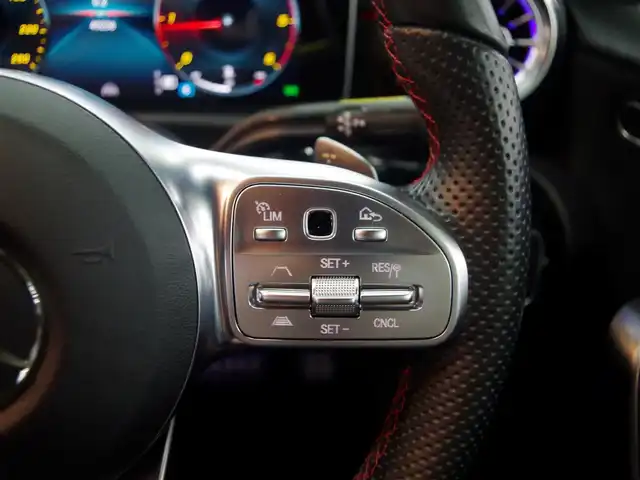 メルセデス・ベンツ Ａ２００ｄ AMGライン 兵庫県 2019(令1)年 4.1万km ポーラホワイト 登録時走行距離40235km/純正ナビ/フルセグTV/（AM.FM.BT)/全方位カメラ/ETC2.0 /前後ドライブレコーダー/衝突軽減ブレーキ/アクティブクルーズコントロール/シートヒーター（D+N席)/パワーシート（D+N席)/アンビエントライト/ドアバイザー/横滑り防止装置/カーテンエアバック/レーンキープアシスト/盗難防止装置/LEDヘッドライト/コーナーセンサー/純正フロアマット/18インチ純正AW/オートマチックハイビーム/USB入力端子/アイドリングストップ/パーキングアシスト