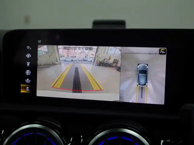 メルセデス・ベンツ Ａ２００ｄ AMGライン 兵庫県 2019(令1)年 4.1万km ポーラホワイト 登録時走行距離40235km/純正ナビ/フルセグTV/（AM.FM.BT)/全方位カメラ/ETC2.0 /前後ドライブレコーダー/衝突軽減ブレーキ/アクティブクルーズコントロール/シートヒーター（D+N席)/パワーシート（D+N席)/アンビエントライト/ドアバイザー/横滑り防止装置/カーテンエアバック/レーンキープアシスト/盗難防止装置/LEDヘッドライト/コーナーセンサー/純正フロアマット/18インチ純正AW/オートマチックハイビーム/USB入力端子/アイドリングストップ/パーキングアシスト
