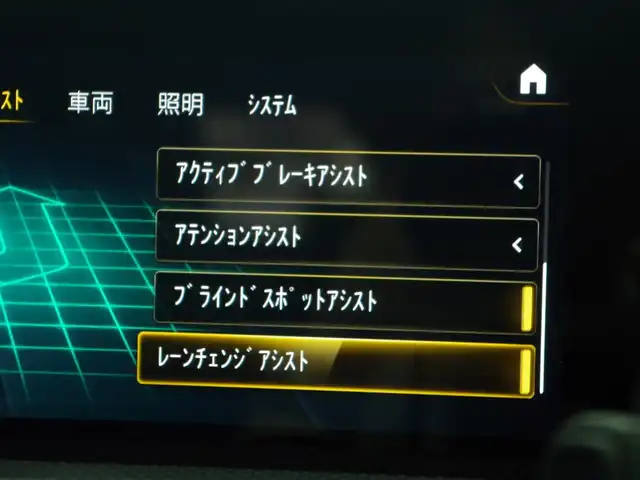 メルセデス・ベンツ Ａ２００ｄ AMGライン 兵庫県 2019(令1)年 4.1万km ポーラホワイト 登録時走行距離40235km/純正ナビ/フルセグTV/（AM.FM.BT)/全方位カメラ/ETC2.0 /前後ドライブレコーダー/衝突軽減ブレーキ/アクティブクルーズコントロール/シートヒーター（D+N席)/パワーシート（D+N席)/アンビエントライト/ドアバイザー/横滑り防止装置/カーテンエアバック/レーンキープアシスト/盗難防止装置/LEDヘッドライト/コーナーセンサー/純正フロアマット/18インチ純正AW/オートマチックハイビーム/USB入力端子/アイドリングストップ/パーキングアシスト