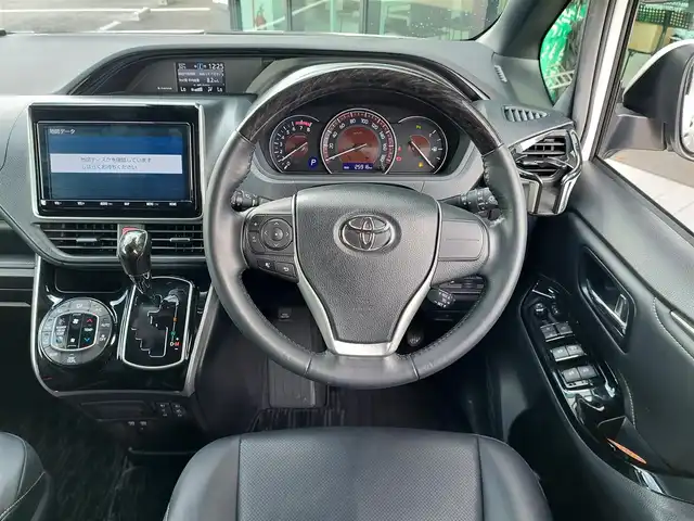 トヨタ エスクァイア Gi 東京都 2020(令2)年 2.6万km ホワイトパールクリスタルシャイン 純正ナビ/純正アルミホイール/トヨタセーフティセンス/・レーントレーシングアシスト/・プリクラッシュセーフティ/・オートマティックハイビーム/MODELLISTAエアロ/ETC/バックカメラ/デジタルインナーミラー/両側パワースライドドア/LEDヘッドライト/プッシュスタート/シートヒーター