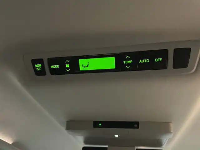 トヨタ ヴェルファイア 2．4Z 大阪府 2012(平24)年 14.1万km ブラック ”(株)IDOMが運営する【じしゃロン堺店】の自社ローン専用車両になります。/こちらは現金またはオートローンご利用時の価格です。自社ローンご希望の方は別途その旨お申付け下さい”