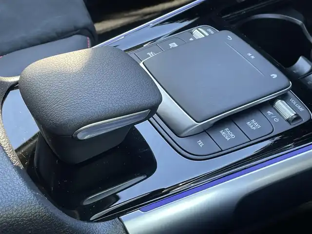 メルセデス・ベンツ Ｍ・ベンツ ＧＬＢ２００ｄ 4マチック AMGライン 群馬県 2023(令5)年 1.7万km デジタルホワイト レーダーセーフティパッケージ/・アダクティブブレーキアシスト/・アダクティブレーンキーピング/・アダクティブクルーズコントロール/・アダクティブステアリング/・パークトロニック/・オートマチックハイビーム/・ブラインドスポットモニター/純正メーカーナビゲーション/（BT/ラジオ/フルセグTV）/全方位カメラ/ビルトインETC/純正前後ドライブレコーダー/前席メモリパワーシート/前席シートヒーター/パワーバックドア/LEDヘッドライト/フォグライト/エントリーライト/アンビエントライト/アイドリングストップ/パドルシフト/ルーフレール/電格ミラー/純正フロアマット/純正19インチアルミホイール