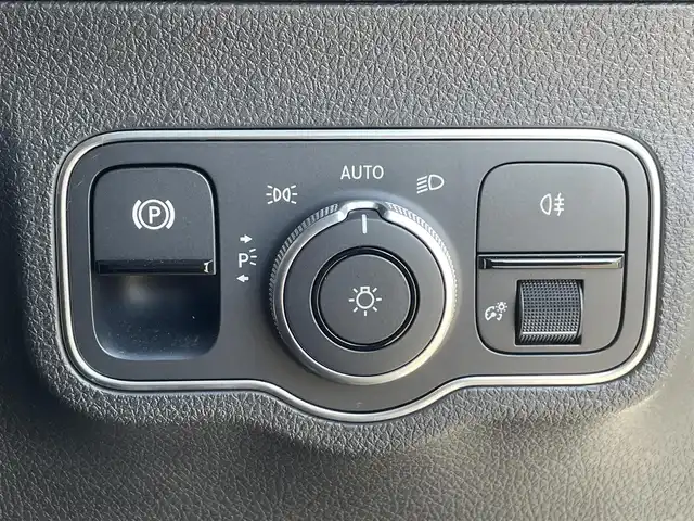 メルセデス・ベンツ Ｍ・ベンツ ＧＬＢ２００ｄ 4マチック AMGライン 群馬県 2023(令5)年 1.7万km デジタルホワイト レーダーセーフティパッケージ/・アダクティブブレーキアシスト/・アダクティブレーンキーピング/・アダクティブクルーズコントロール/・アダクティブステアリング/・パークトロニック/・オートマチックハイビーム/・ブラインドスポットモニター/純正メーカーナビゲーション/（BT/ラジオ/フルセグTV）/全方位カメラ/ビルトインETC/純正前後ドライブレコーダー/前席メモリパワーシート/前席シートヒーター/パワーバックドア/LEDヘッドライト/フォグライト/エントリーライト/アンビエントライト/アイドリングストップ/パドルシフト/ルーフレール/電格ミラー/純正フロアマット/純正19インチアルミホイール